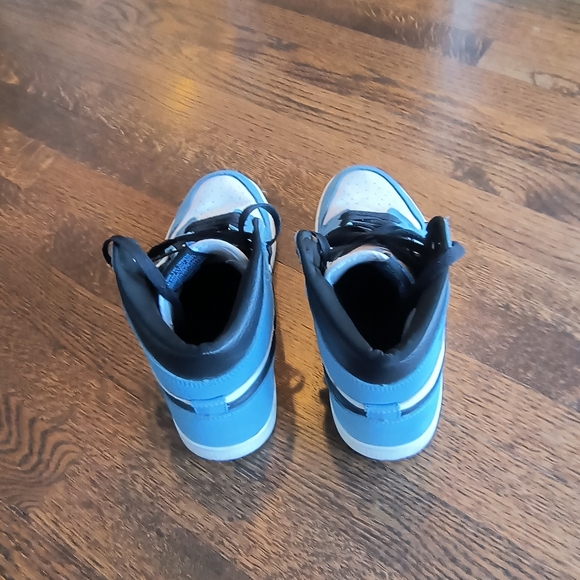 Nike Air Jordan 1 High University Blue Men's 8 Women's 9.5 - Picture 5 of 6